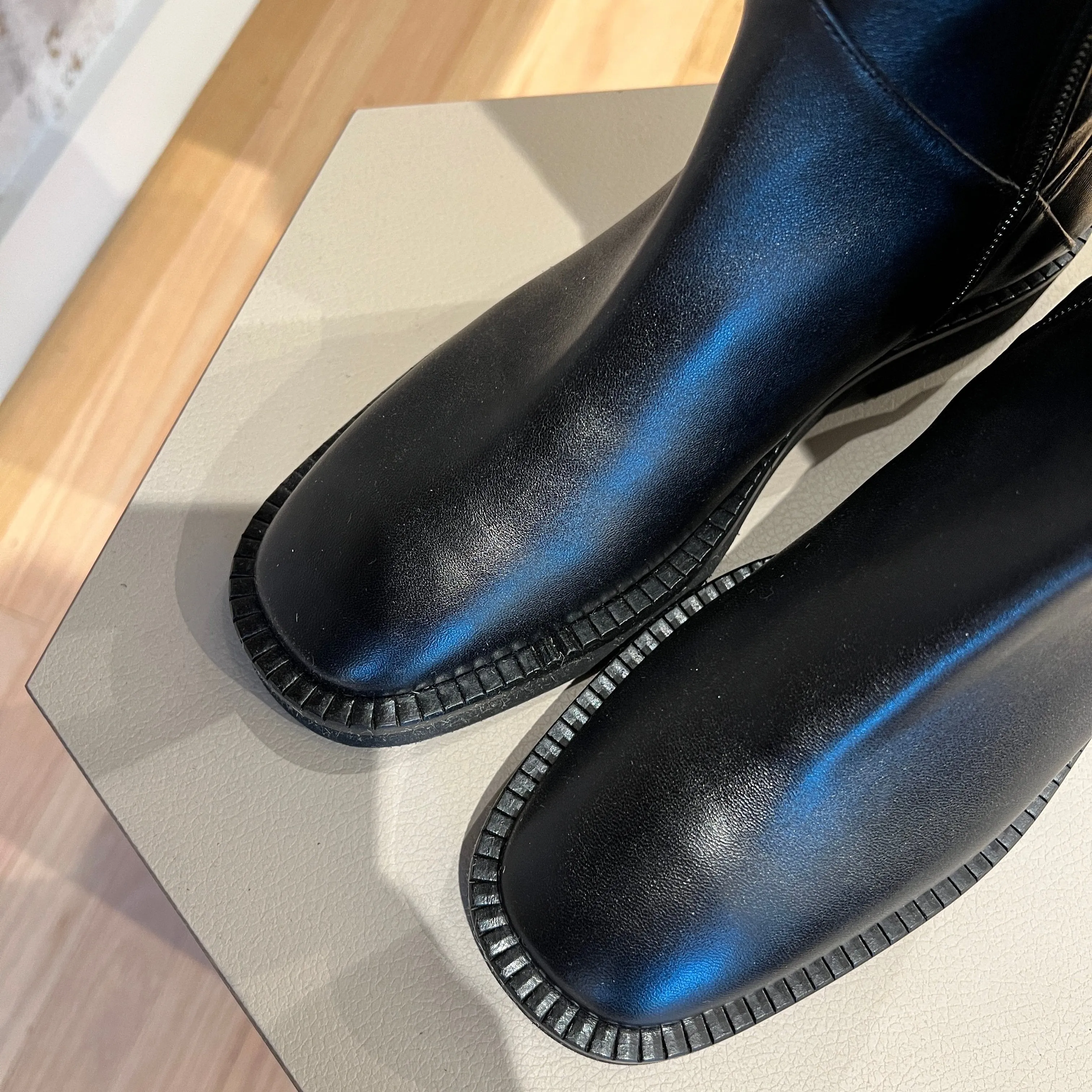 Pistoia  - Black Leather