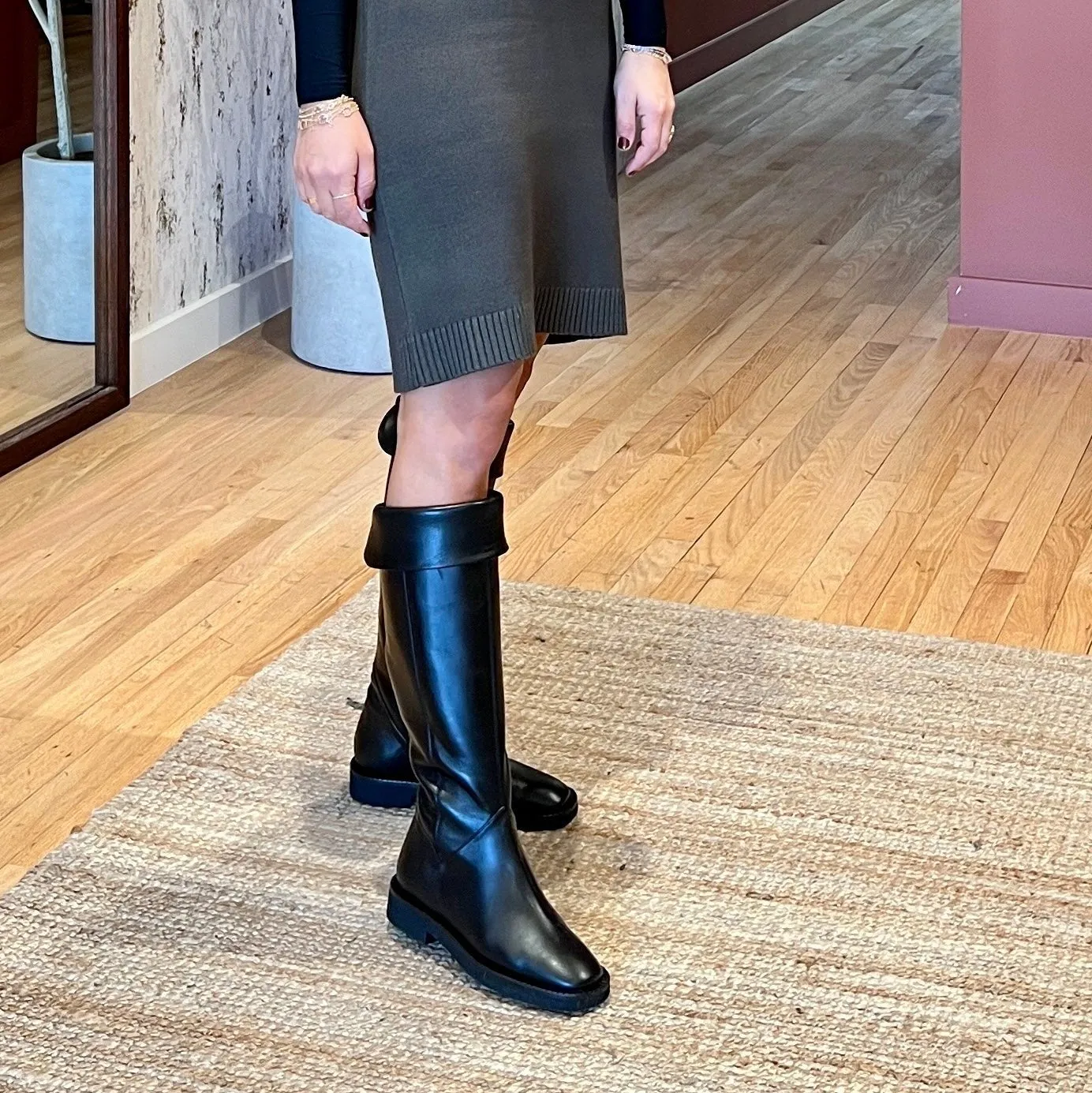 Pistoia  - Black Leather